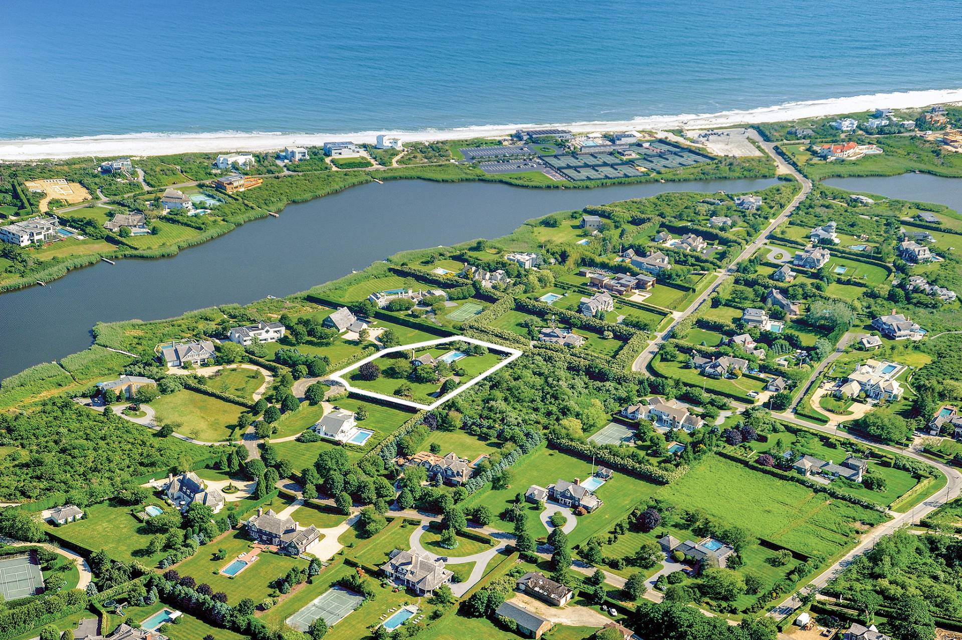 Saunders & Associates Hamptons Real Estate Firm serving